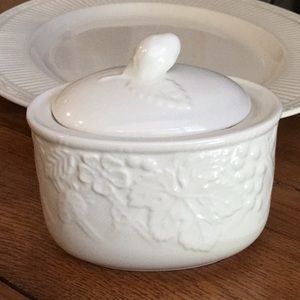 Mika’s a English Countryside Sugar Bowl with Lid